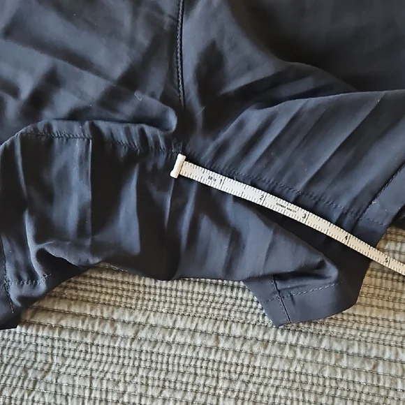 Nike Black Athletic Shorts Lightweight Breathable Design - Picture 3 of 6